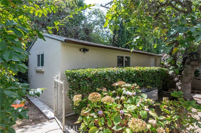 14734 Magnolia Boulevard photo 31