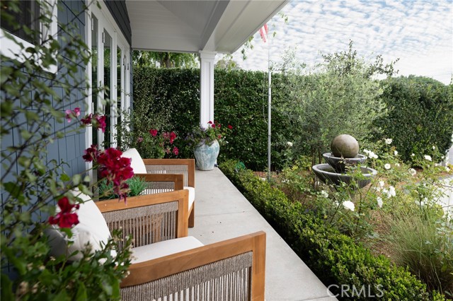 Detail Gallery Image 2 of 32 For 519 Signal Rd, Newport Beach,  CA 92663 - 6 Beds | 4/1 Baths