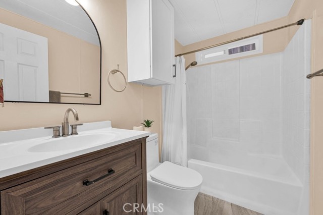 Detail Gallery Image 8 of 13 For 205 Duchess Ln, Santa Ana,  CA 92704 - 4 Beds | 2 Baths