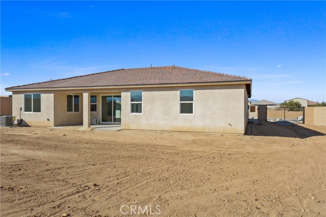 Detail Gallery Image 8 of 9 For 7113 Milton Ave, Hesperia,  CA 92345 - 3 Beds | 2 Baths