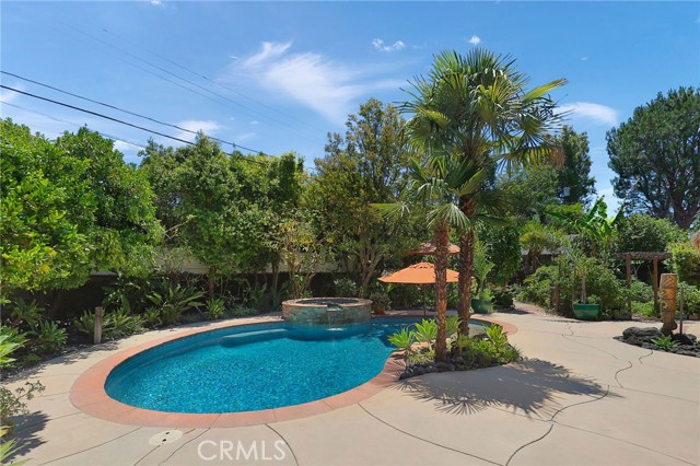 5866 Varna Avenue, Valley Glen CA: https://media.crmls.org/medias/fa140f63-7bb8-4792-a696-e418cf478f68.jpg