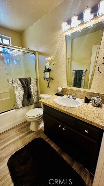 Detail Gallery Image 45 of 45 For 18336 1/2 Keswick St, Reseda,  CA 91335 - 4 Beds | 3/1 Baths