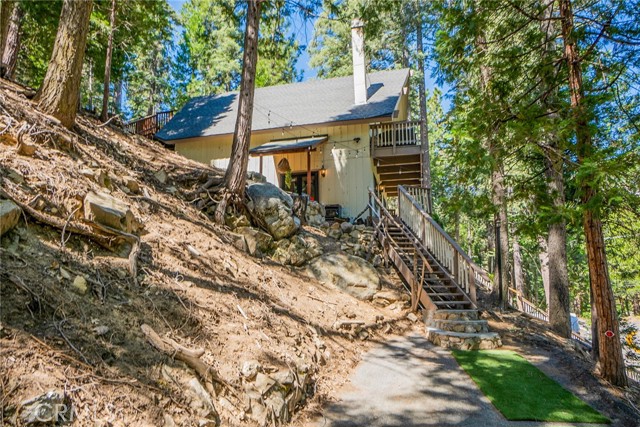 Detail Gallery Image 4 of 49 For 875 Brentwood Dr, Lake Arrowhead,  CA 92352 - 3 Beds | 2 Baths