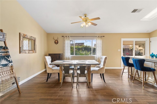 Detail Gallery Image 4 of 31 For 10113 Thistledown, Bakersfield,  CA 93312 - 3 Beds | 2 Baths