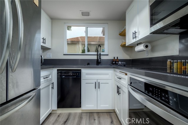 Detail Gallery Image 5 of 17 For 23306 La Mar #C,  Mission Viejo,  CA 92691 - 2 Beds | 2/1 Baths