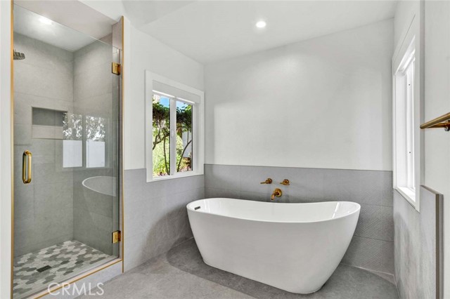 Detail Gallery Image 38 of 65 For 804 Gardenia, Corona Del Mar,  CA 92625 - 2 Beds | 2 Baths