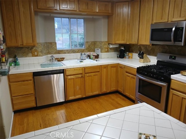 Detail Gallery Image 6 of 31 For 23883 Zuger, Crestline,  CA 92325 - 2 Beds | 2/1 Baths