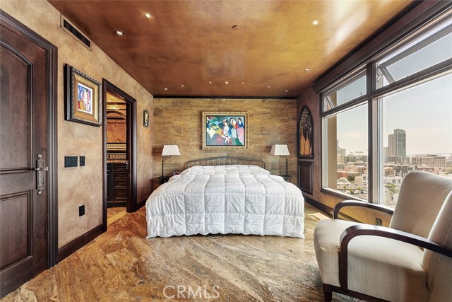 645 FRONT Street, San Diego CA: https://media.crmls.org/medias/fa1808c5-ce5a-4a5e-87ba-c982db8b376b.jpg