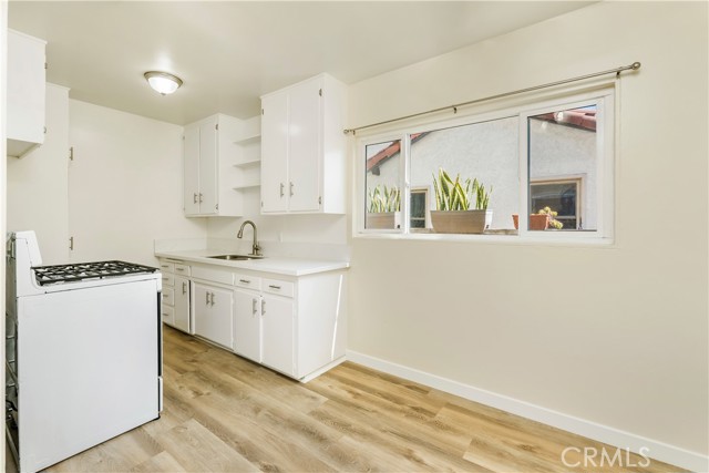 159 Roycroft Avenue, Long Beach CA: https://media.crmls.org/medias/fa180e38-2b0b-4da0-b968-d13999731b83.jpg