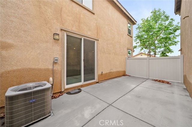 Detail Gallery Image 4 of 22 For 2017 Juniper Ln, Colton,  CA 92324 - 3 Beds | 2/1 Baths