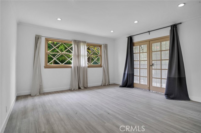 Detail Gallery Image 30 of 39 For 19710 Henshaw St, Woodland Hills,  CA 91364 - 4 Beds | 4 Baths