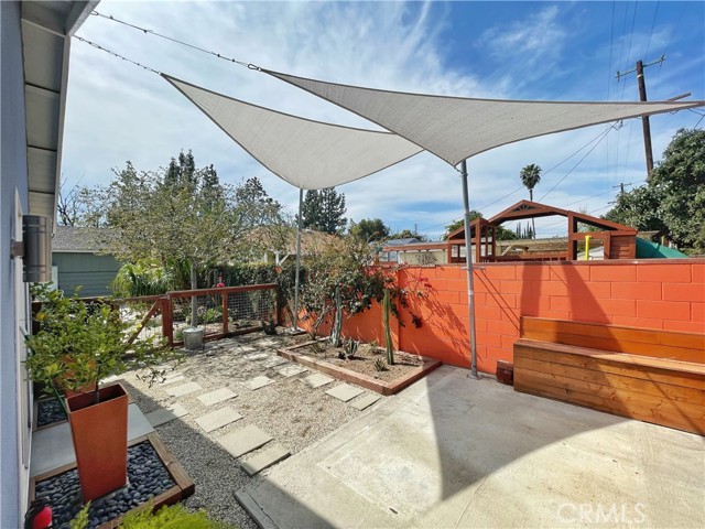 Detail Gallery Image 2 of 13 For 19011 Vanowen St, Reseda,  CA 91335 - 1 Beds | 1 Baths
