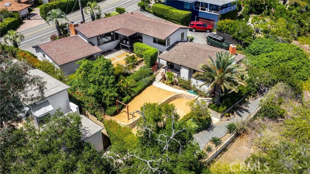 1961 Temple Hills Drive, Laguna Beach CA: https://media.crmls.org/medias/fa1aefda-2172-40bb-b385-13535ba662db.jpg
