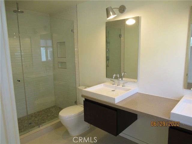 656 Rosecrans Avenue, Manhattan Beach, California 90266, 3 Bedrooms Bedrooms, ,1 BathroomBathrooms,Residential,Sold,Rosecrans,SB22143414