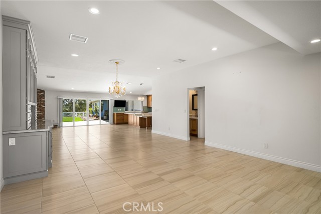 Detail Gallery Image 6 of 49 For 1033 Linden Pl, Costa Mesa,  CA 92627 - 4 Beds | 2/1 Baths