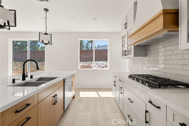 5978 Copperfield Avenue, Riverside CA: https://media.crmls.org/medias/fa1b74a9-3211-478a-8c68-4f0708fb033e.jpg