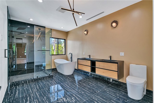 Detail Gallery Image 20 of 57 For 13838 Milbank St, Sherman Oaks,  CA 91423 - 4 Beds | 4 Baths