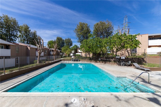 Detail Gallery Image 14 of 21 For 10331 Lindley Ave #205,  Porter Ranch,  CA 91326 - 3 Beds | 2 Baths