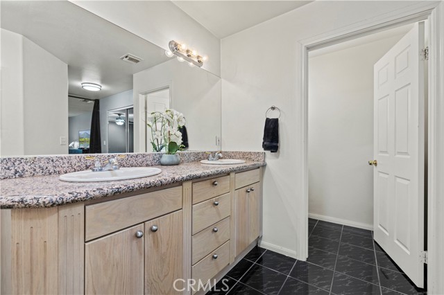 30045 Marvin Avenue, Castaic CA: https://media.crmls.org/medias/fa1d5df3-eafc-4b8d-8925-32e7c92e9d57.jpg