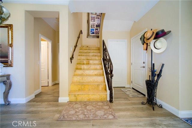 Detail Gallery Image 15 of 41 For 12010 Santiam Ct, Jurupa Valley,  CA 91752 - 5 Beds | 3/1 Baths