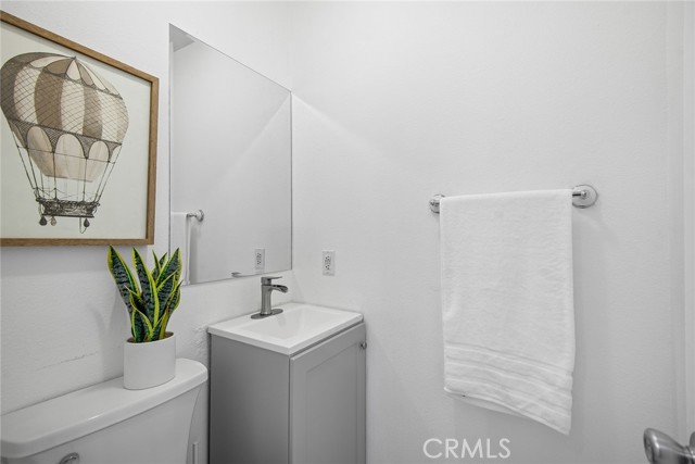 Detail Gallery Image 11 of 23 For 9901 Independence Ave #D,  Chatsworth,  CA 91311 - 2 Beds | 2 Baths