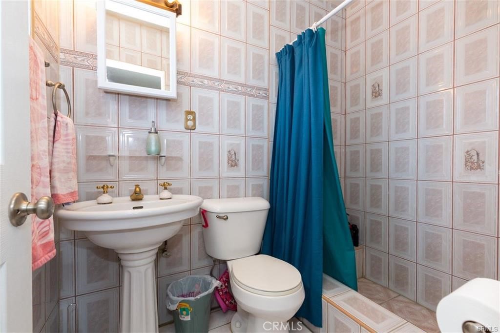 https://media.crmls.org/medias/fa1e7dbf-e688-4c08-9365-28aa14452ca9.jpg?preset=X-Large