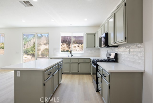 7502 Ridge View Drive, Lancaster CA: https://media.crmls.org/medias/fa1e8952-03af-4b80-b54c-63324df4fd93.jpg