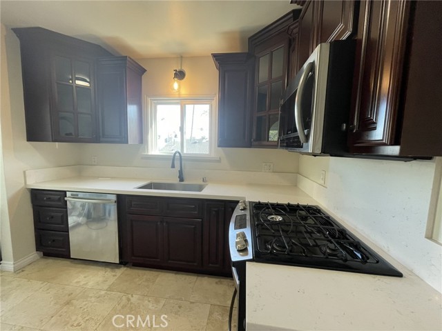 120 Savona Walk, Long Beach CA: https://media.crmls.org/medias/fa1eb3f4-d6eb-4961-8c8e-0558e28fb307.jpg
