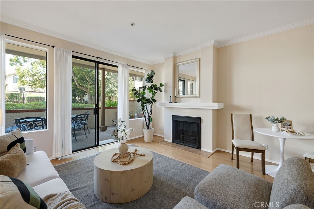 2571 Plaza Del Amo #109