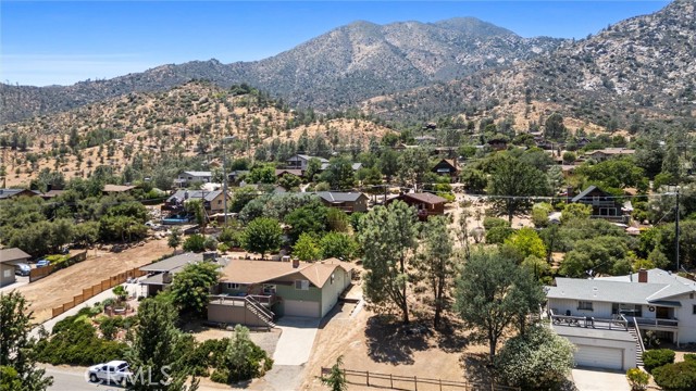 119 Pine Drive, Kernville CA: https://media.crmls.org/medias/fa20011a-771e-4e28-a76b-c090bbbb4cfb.jpg
