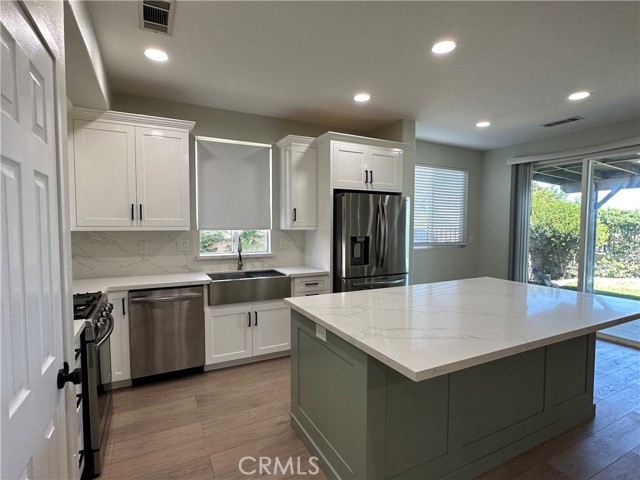 Detail Gallery Image 4 of 22 For 3921 Sungate Dr, Palmdale,  CA 93551 - 3 Beds | 2 Baths