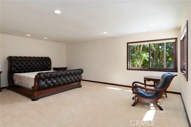 Detail Gallery Image 17 of 32 For 6270 E Bridle Cir, Long Beach,  CA 90815 - 5 Beds | 3/1 Baths