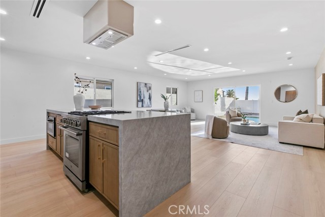 Detail Gallery Image 7 of 49 For 8321 Outland View, Sun Valley,  CA 91352 - 3 Beds | 4 Baths