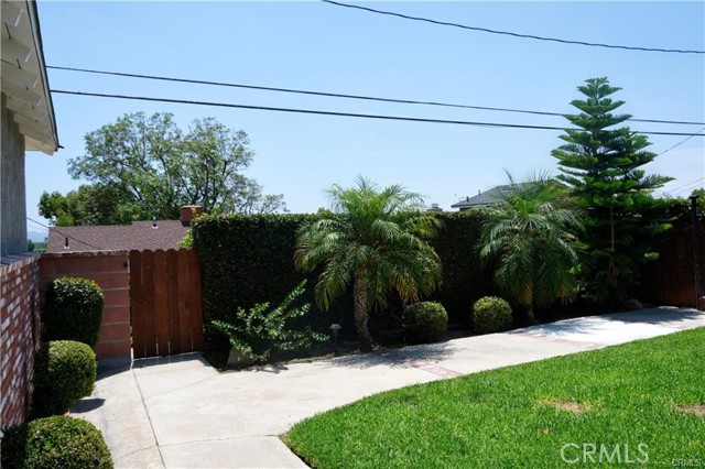 2031 Jolley Drive, Burbank CA: https://media.crmls.org/medias/fa2215b9-a278-445e-a75a-ad6aa5b73b23.jpg