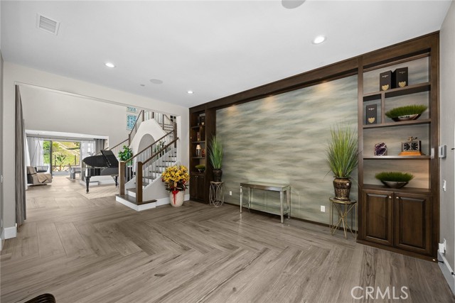 Detail Gallery Image 5 of 62 For 107 Clear Falls, Irvine,  CA 92602 - 5 Beds | 5/1 Baths