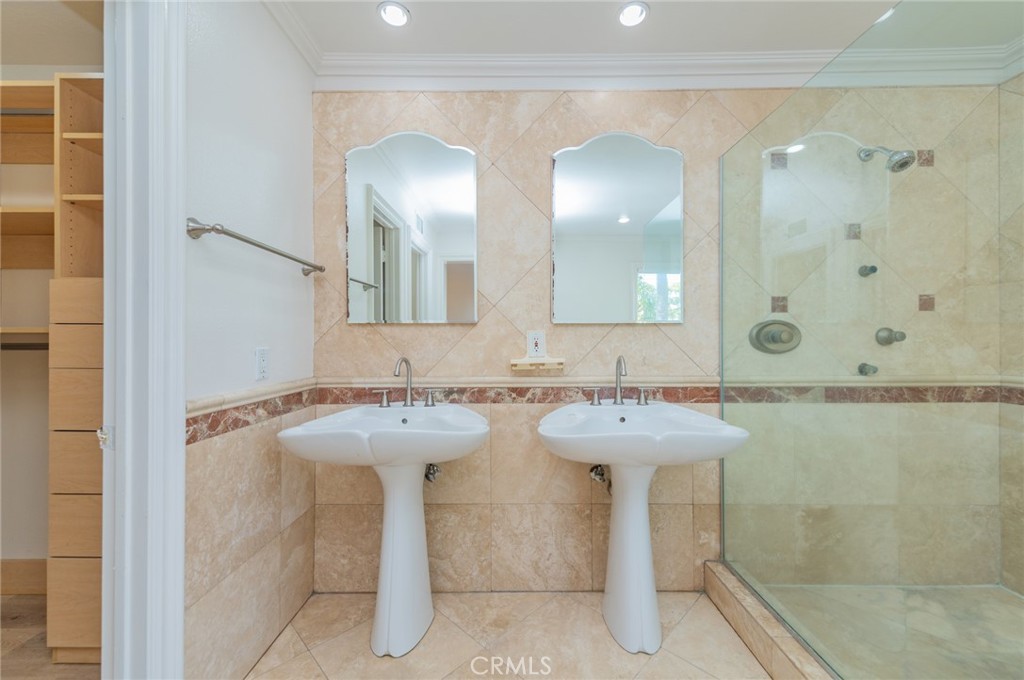 https://media.crmls.org/medias/fa22dfe8-6bd1-4cbc-a398-3aae9622164c.jpg?preset=X-Large