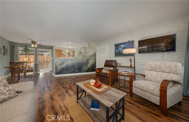 Detail Gallery Image 4 of 19 For 48 N Center St, Redlands,  CA 92373 - 2 Beds | 1 Baths