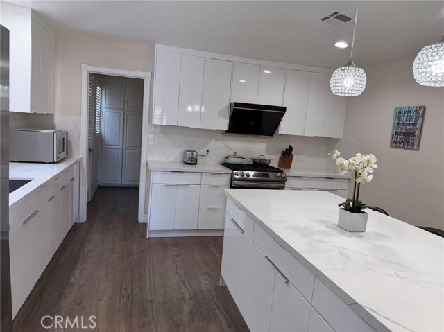 Detail Gallery Image 5 of 26 For 113 N Doheny, Beverly Hills,  CA 90211 - 4 Beds | 2/1 Baths