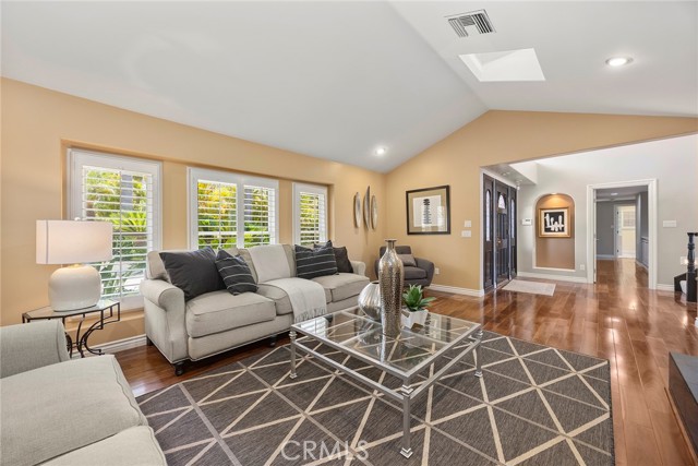 417 W Las Palmas Drive, Fullerton CA: https://media.crmls.org/medias/fa2367c3-b07b-4ce1-89ef-0b6f96d13d8e.jpg