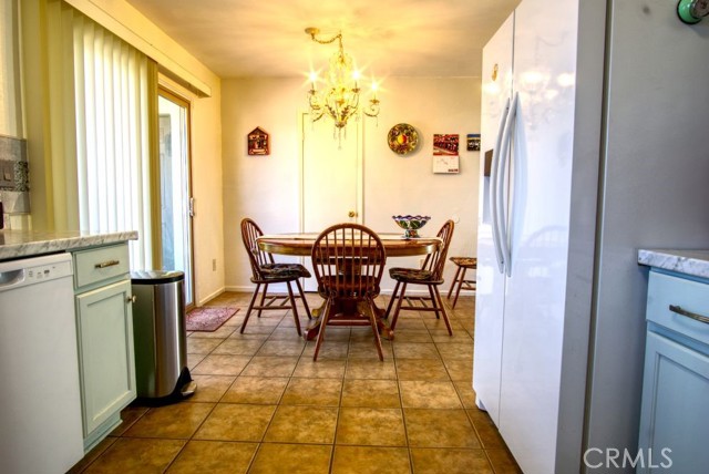 6367 Split Rock Avenue, 29 Palms CA: https://media.crmls.org/medias/fa236906-a807-437d-ab2f-0c9ba69fdbd0.jpg