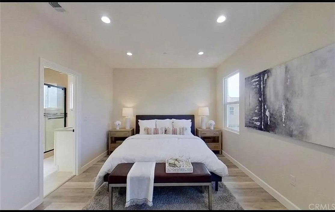 Detail Gallery Image 8 of 22 For 7796 Liberty Dr, Huntington Beach,  CA 92647 - 4 Beds | 3/1 Baths