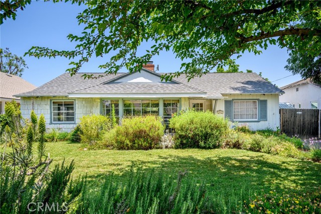 13617 Bassett Street, Valley Glen CA: https://media.crmls.org/medias/fa23b54e-8bb0-49f4-b185-5d5c8f2f1cd1.jpg