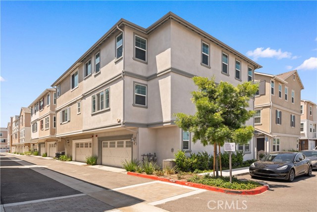 Detail Gallery Image 2 of 47 For 1042 N Anaheim Blvd #2,  Anaheim,  CA 92801 - 4 Beds | 3/1 Baths