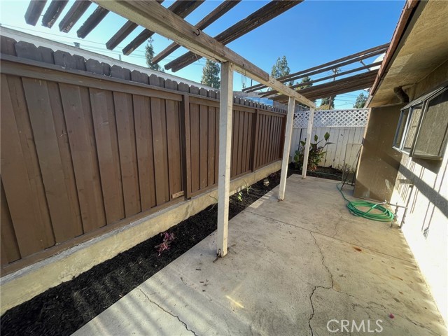 Detail Gallery Image 9 of 11 For 880 S Sherman Ave, Corona,  CA 92882 - 2 Beds | 1 Baths