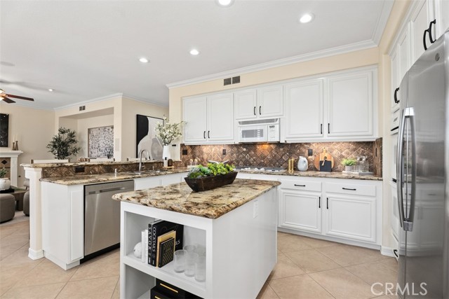 Detail Gallery Image 8 of 39 For 20904 Parkside, Lake Forest,  CA 92630 - 5 Beds | 3 Baths