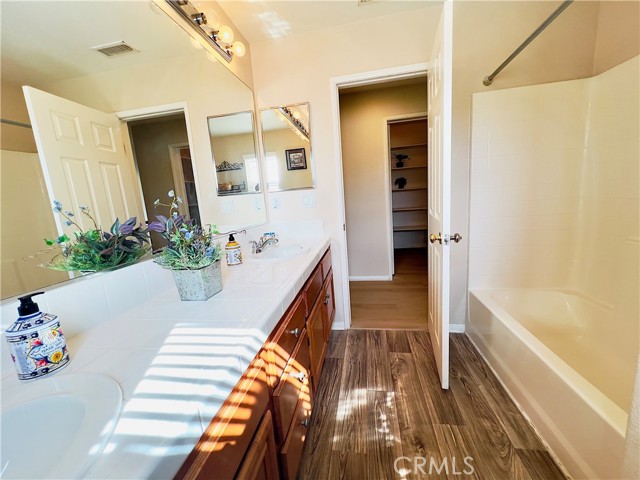 17231 Greentree Drive, Riverside CA: https://media.crmls.org/medias/fa285374-e706-4391-8a6c-86b435d78ddd.jpg