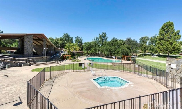 Detail Gallery Image 38 of 66 For 26832 Avenue of the Oaks #D,  Newhall,  CA 91321 - 2 Beds | 2 Baths