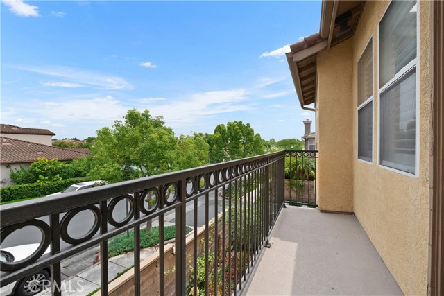 17 Crescent City, Irvine CA: https://media.crmls.org/medias/fa298a3d-b44d-429a-acd0-ec3737317138.jpg