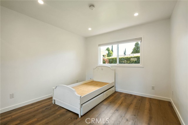 6615 Farralone Avenue, Woodland Hills CA: https://media.crmls.org/medias/fa29a7e9-ece2-4373-9c38-a98b36eef3c7.jpg