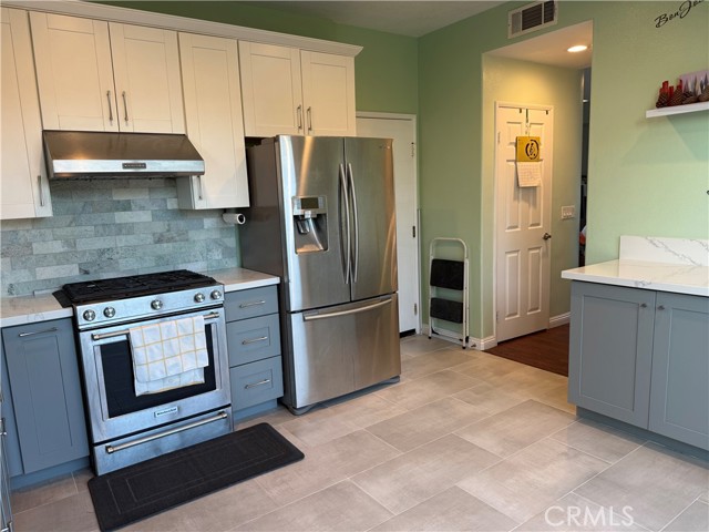 5904 E Bottlebrush Drive, Orange CA: https://media.crmls.org/medias/fa2a6777-94ad-4e07-b64e-77e8a9cf4842.jpg